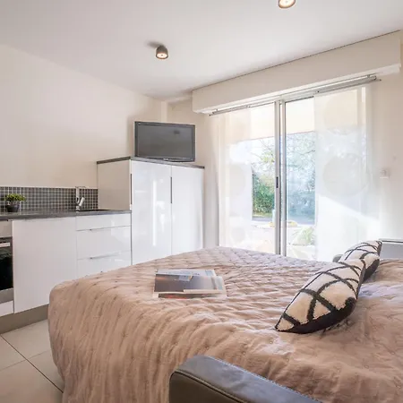 Les Pieds Dans L'eau By Interhome