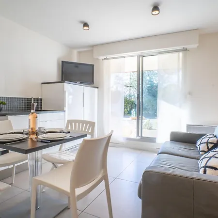 Les Pieds Dans L'eau By Interhome Apartment *