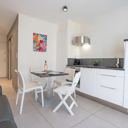 Les Pieds Dans L'eau-1 By Interhome