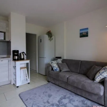 Les Pieds Dans L'eau-1 By Interhome *