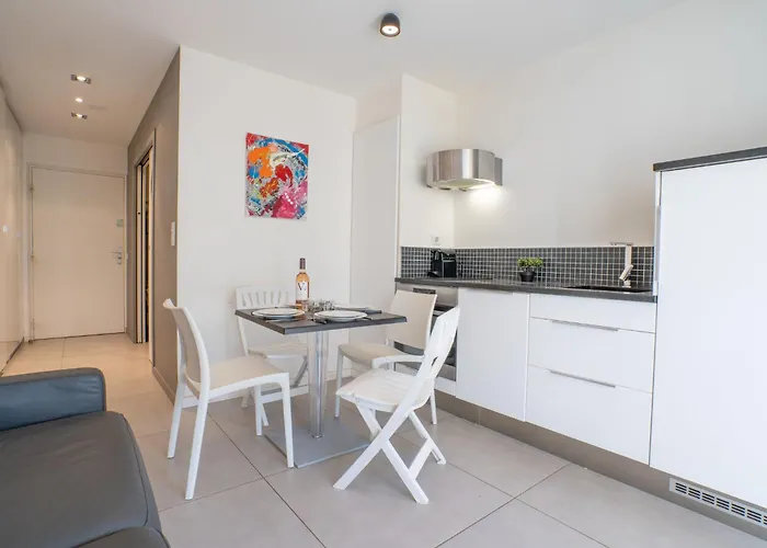 Les Pieds Dans L'eau By Interhome