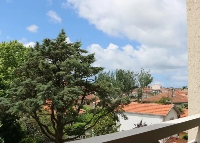 Apartment Les Pieds Dans L'eau By Interhome