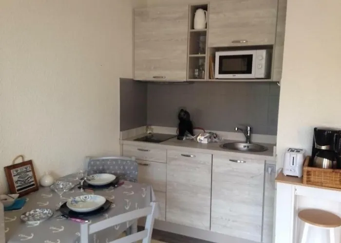 Les Pieds Dans L'eau By Interhome