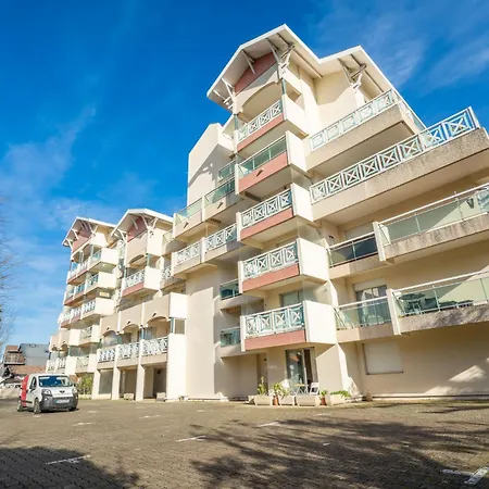 Apartment Les Pieds Dans L'eau By Interhome *