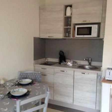 Les Pieds Dans L'eau By Interhome